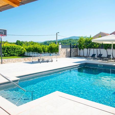 Vacation Villa Matic With 7 Bedrooms Сини Екстериор снимка
