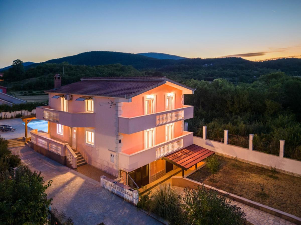 Vacation Villa Matic With 7 Bedrooms Сини Екстериор снимка