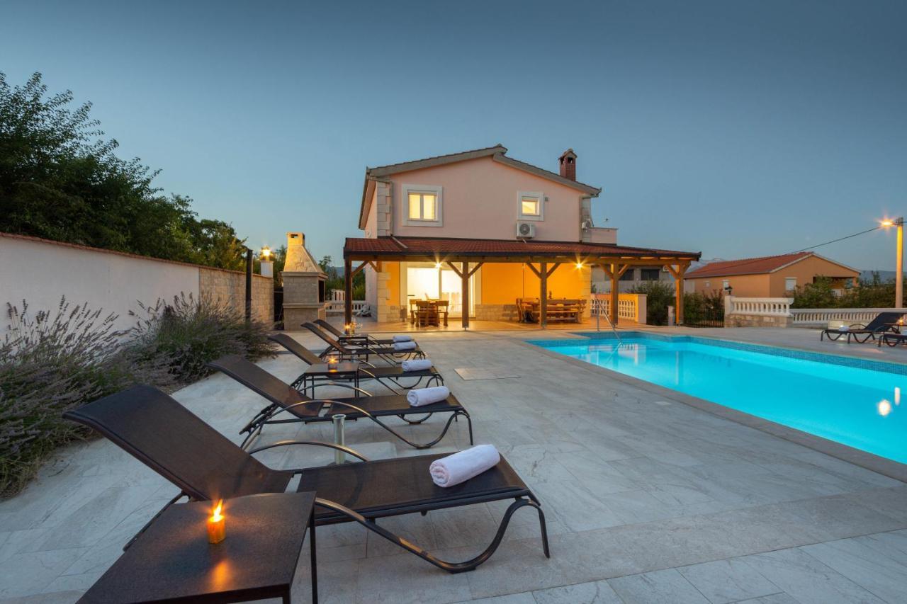 Vacation Villa Matic With 7 Bedrooms Сини Екстериор снимка