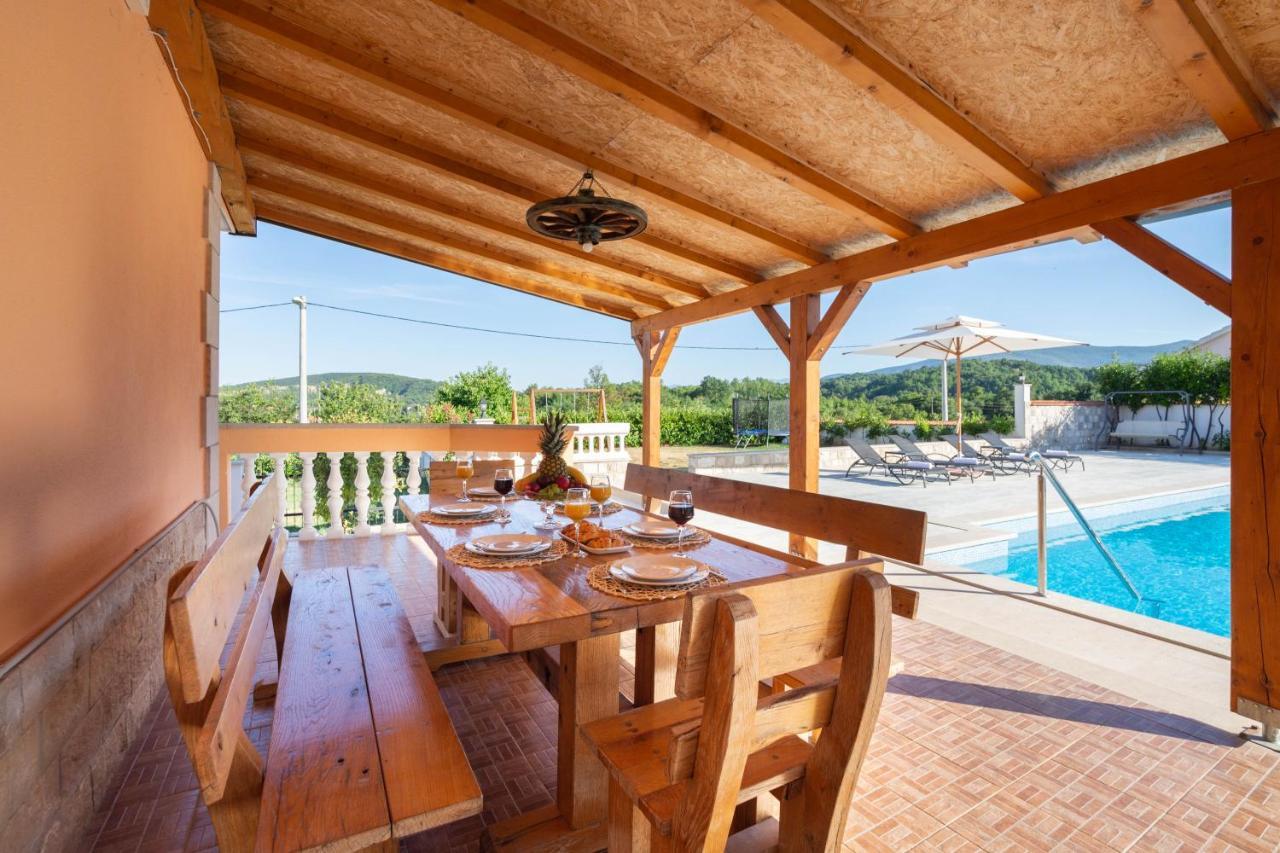 Vacation Villa Matic With 7 Bedrooms Сини Екстериор снимка