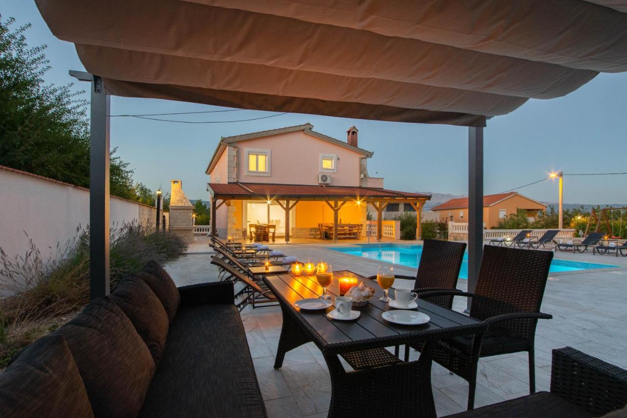 Vacation Villa Matic With 7 Bedrooms Сини Екстериор снимка