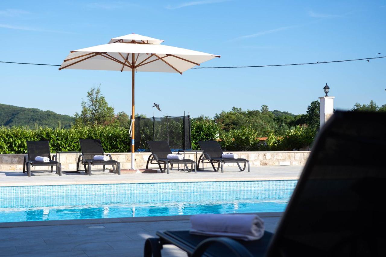 Vacation Villa Matic With 7 Bedrooms Сини Екстериор снимка