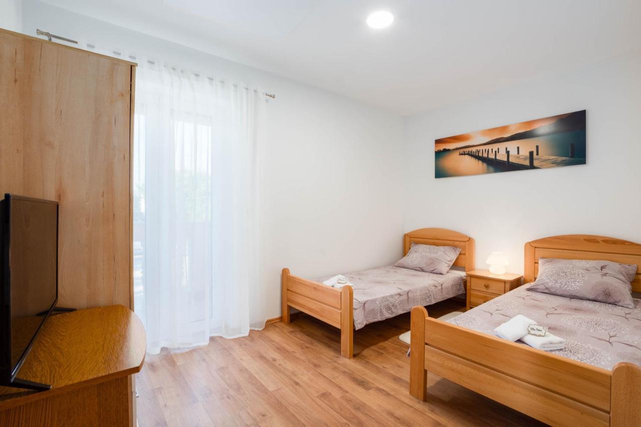 Vacation Villa Matic With 7 Bedrooms Сини Екстериор снимка