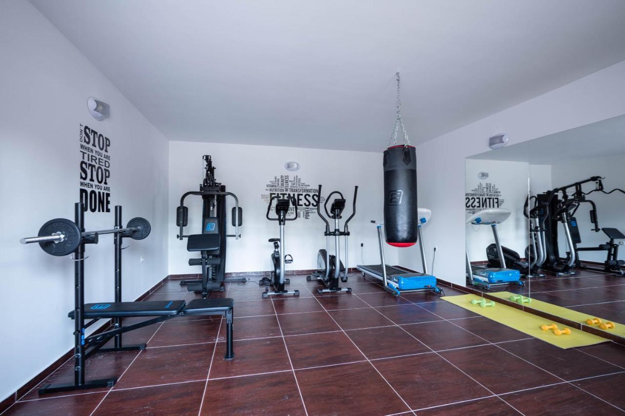 Vacation Villa Matic With 7 Bedrooms Сини Екстериор снимка