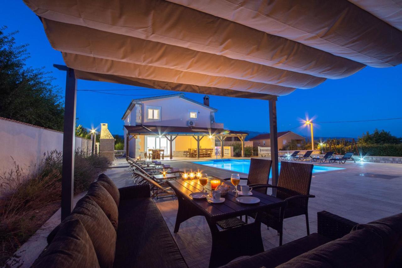 Vacation Villa Matic With 7 Bedrooms Сини Екстериор снимка