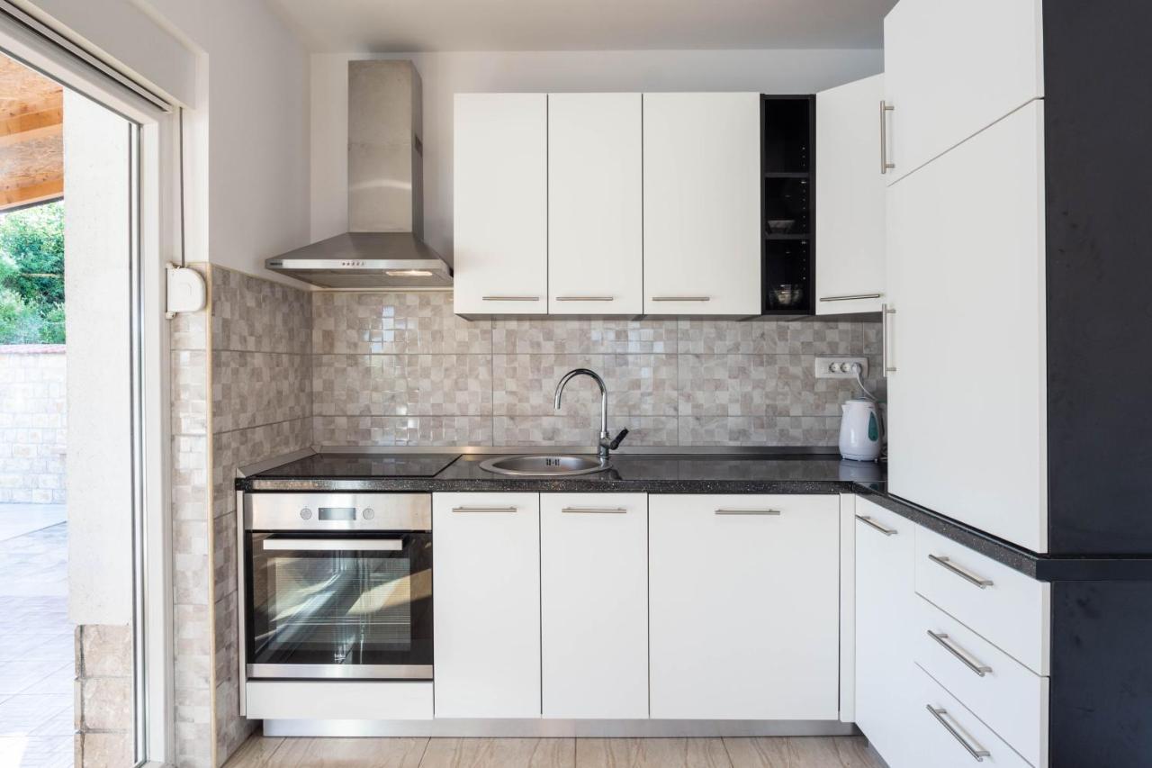 Vacation Villa Matic With 7 Bedrooms Сини Екстериор снимка