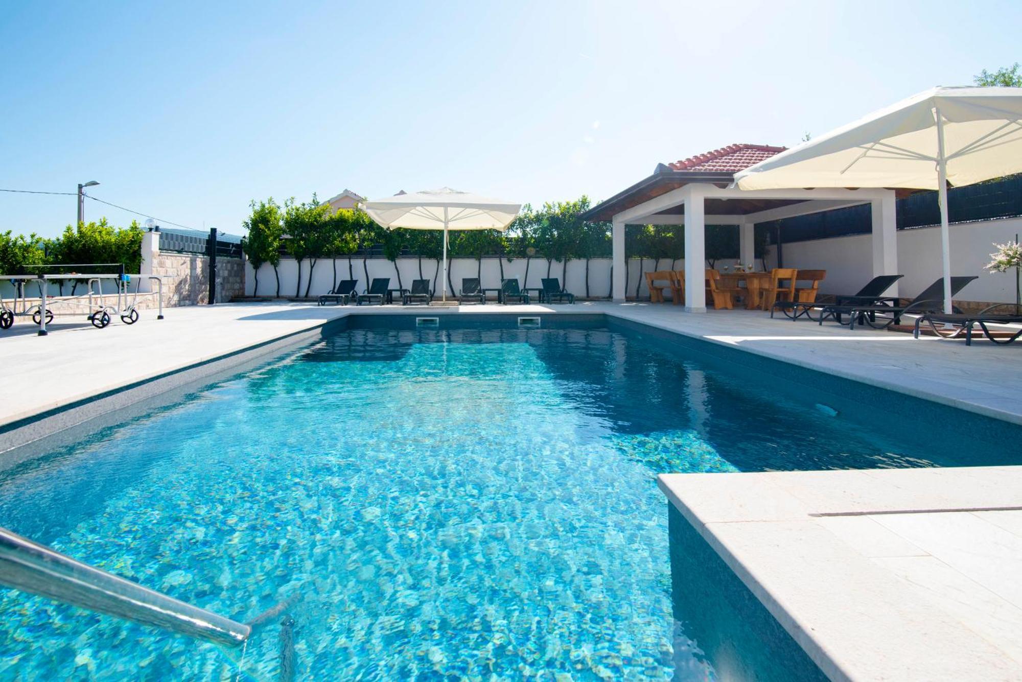 Vacation Villa Matic With 7 Bedrooms Сини Екстериор снимка