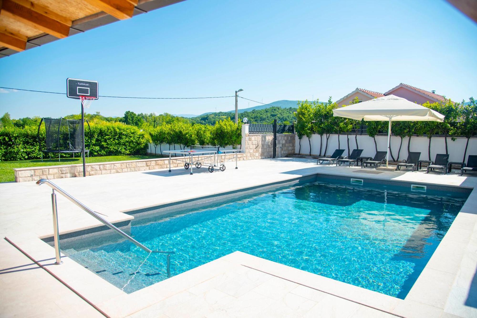 Vacation Villa Matic With 7 Bedrooms Сини Екстериор снимка