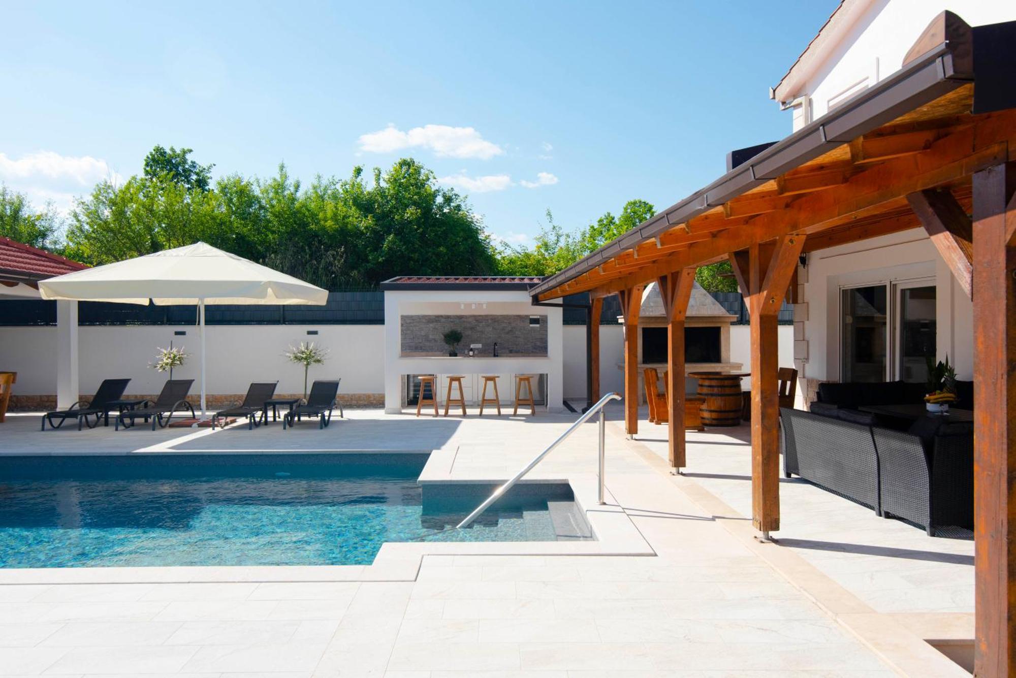 Vacation Villa Matic With 7 Bedrooms Сини Екстериор снимка
