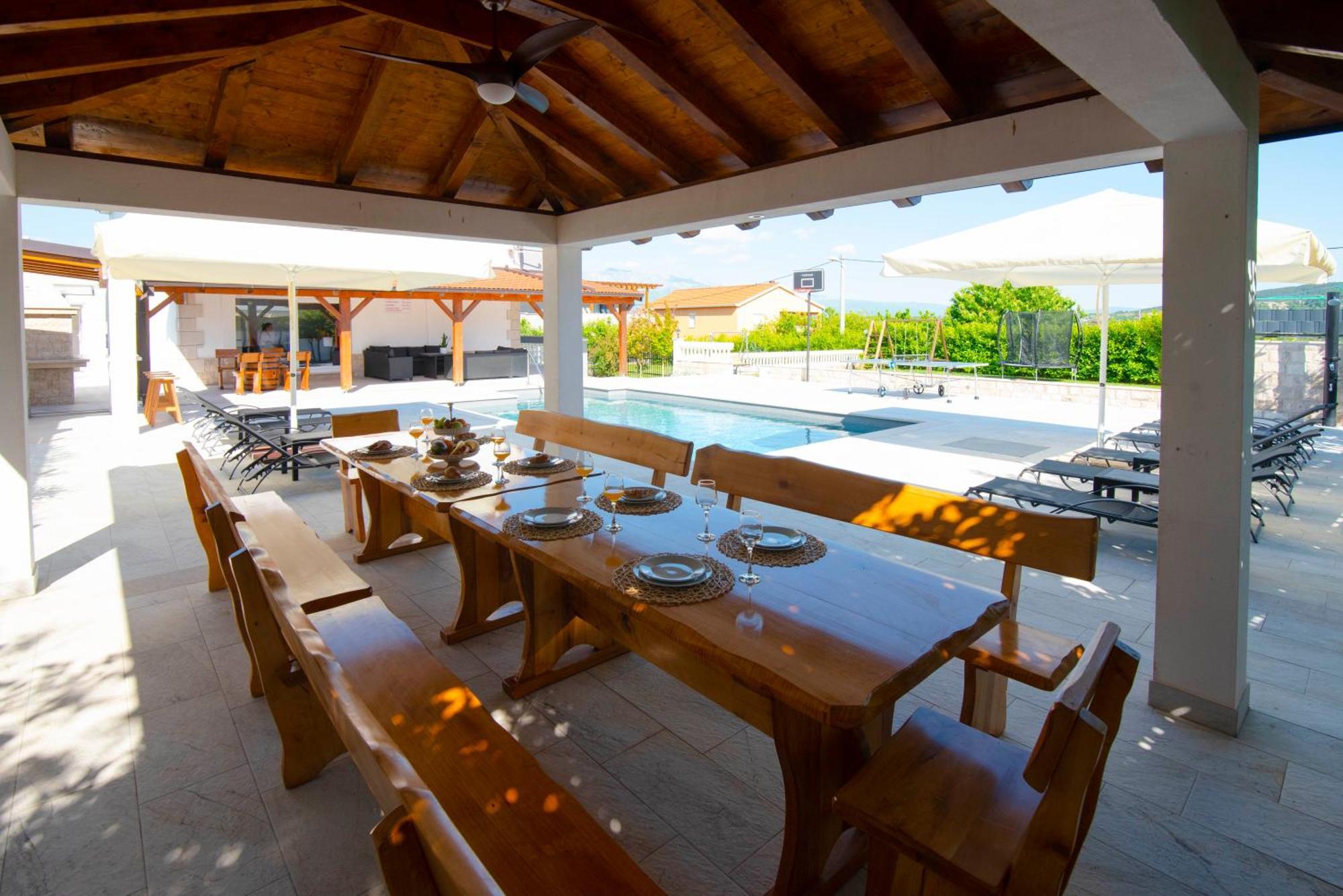 Vacation Villa Matic With 7 Bedrooms Сини Екстериор снимка