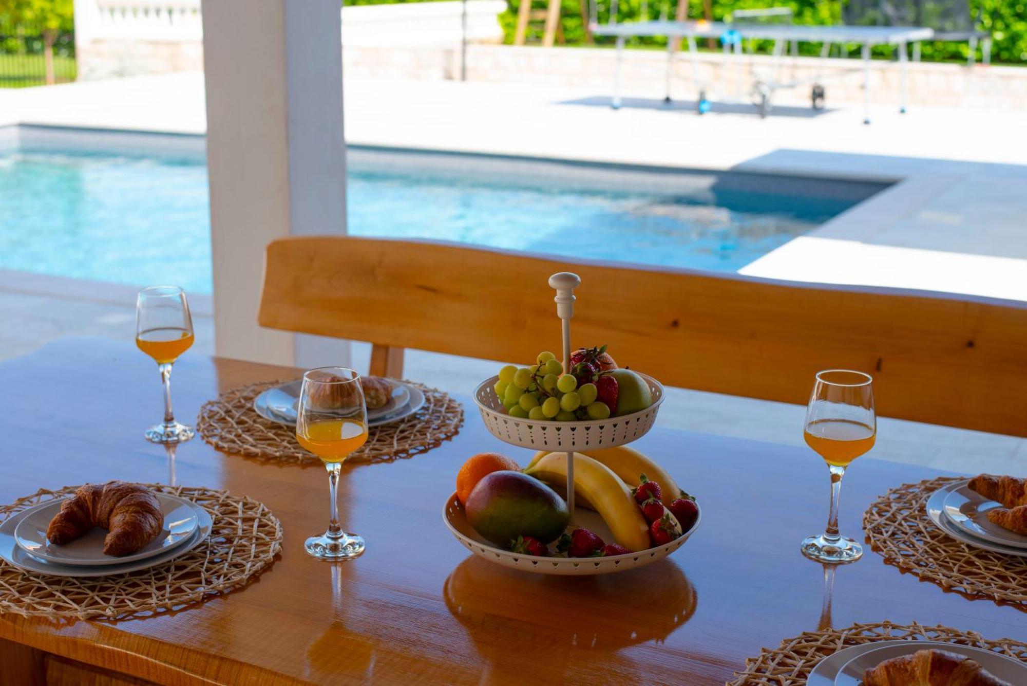 Vacation Villa Matic With 7 Bedrooms Сини Екстериор снимка