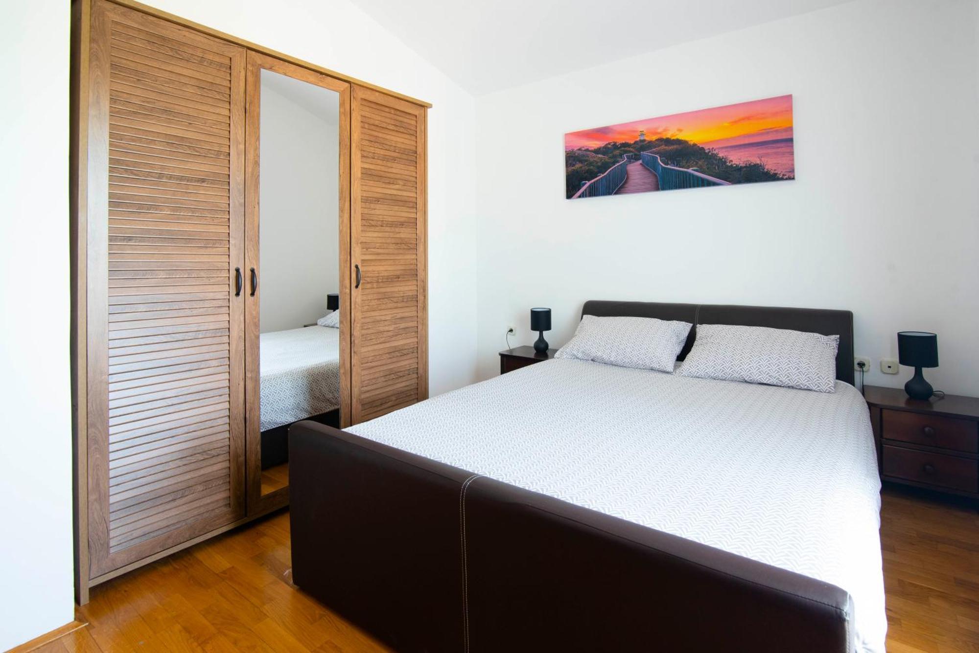 Vacation Villa Matic With 7 Bedrooms Сини Екстериор снимка